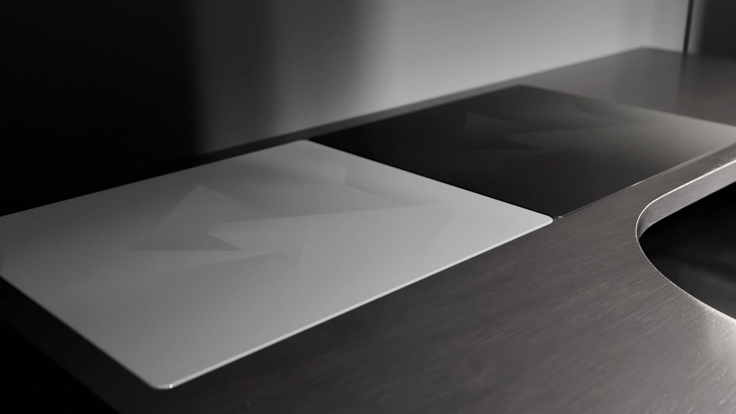 GLSSWRKS Polarity Series Glass Mouse Pad - Ausmodshop GLSSWRKS Polarity Series Glass Mouse Pad - Ausmodshop